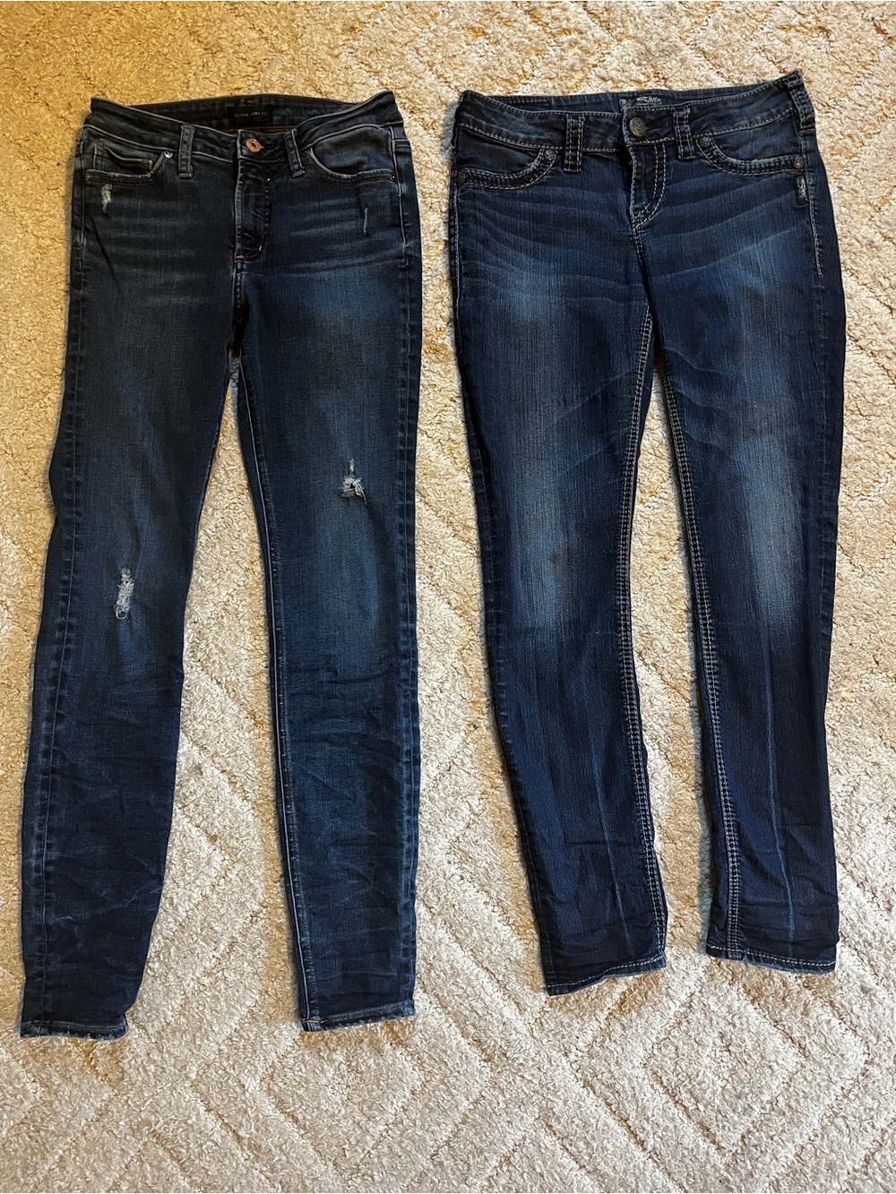 2 pair SILVER JEANS SUKI SUPER  SKINNY  28x31  WOMENS JEANS